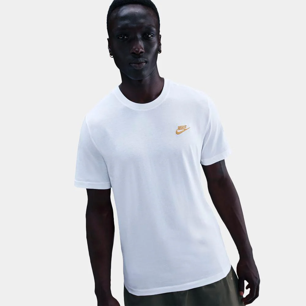 Camiseta Nike Sportswear Club - Imagen 4