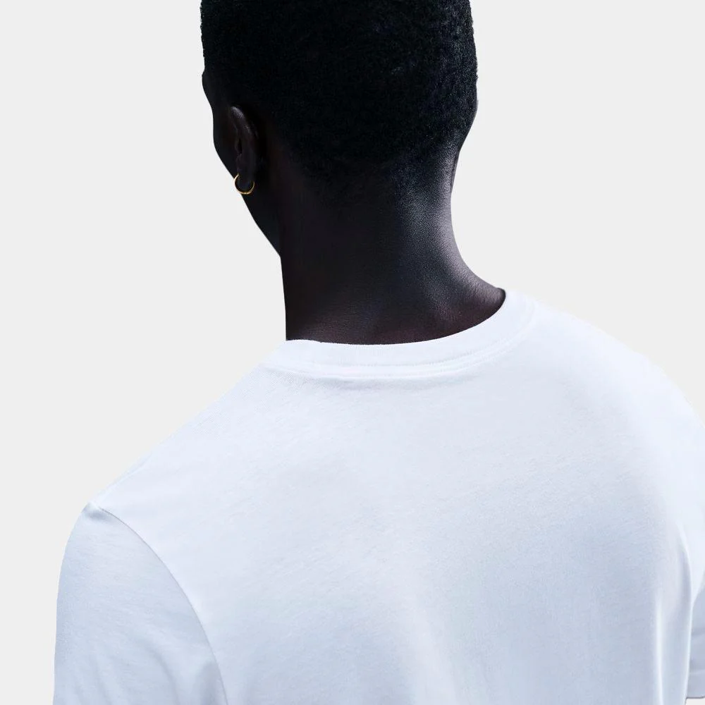 Camiseta Nike Sportswear Club - Imagen 5